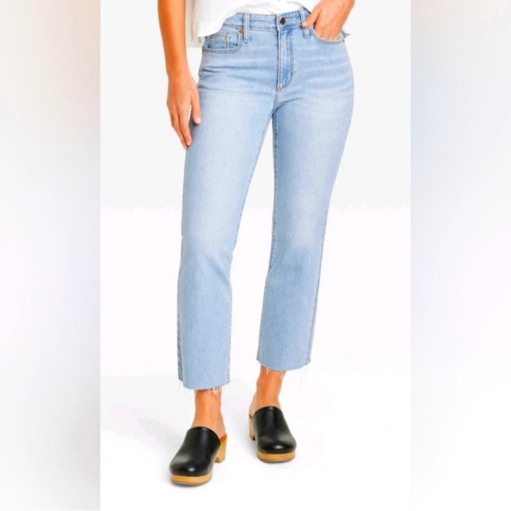 Universal Thread Women's High-Rise Ankle Bootcut Jeans Light Wash